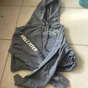 Hollisters grey cropped top hoodie